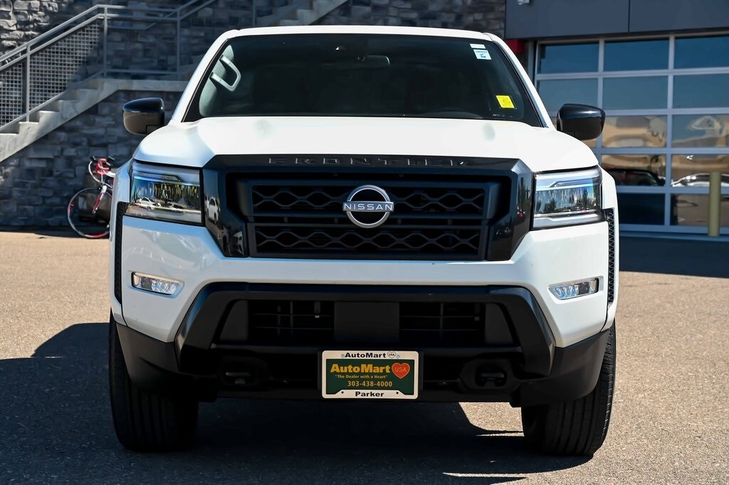 2023 Nissan Frontier SV photo 2