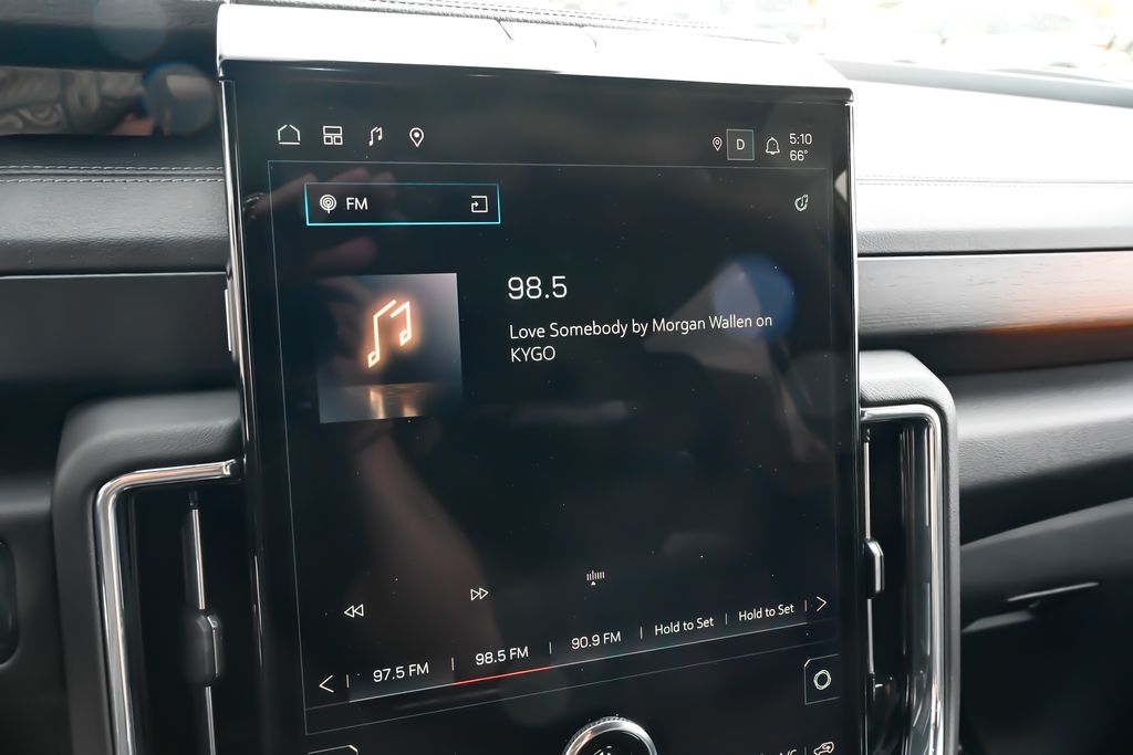 2025 GMC Yukon Denali - Photo 36