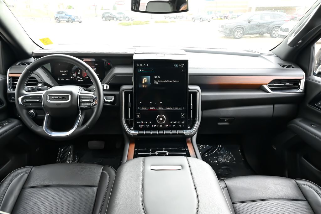 2025 GMC Yukon Denali - Photo 24