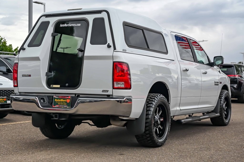 2017 Ram 1500 SLT photo 4