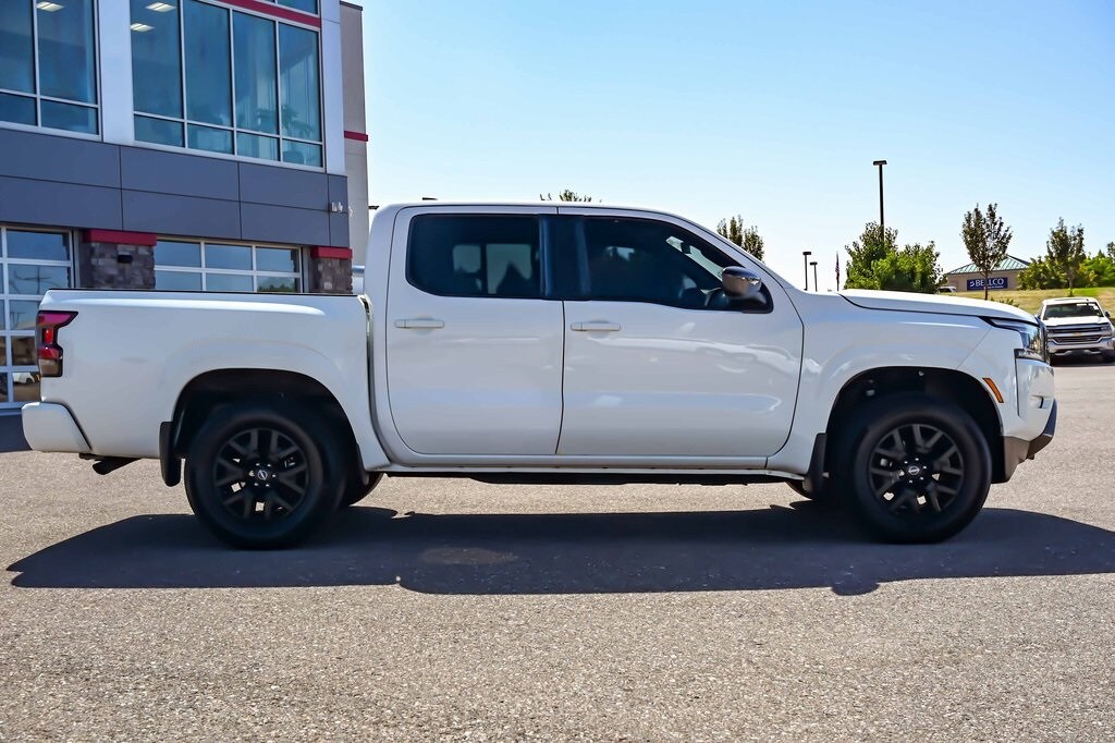 2023 Nissan Frontier SV photo 3
