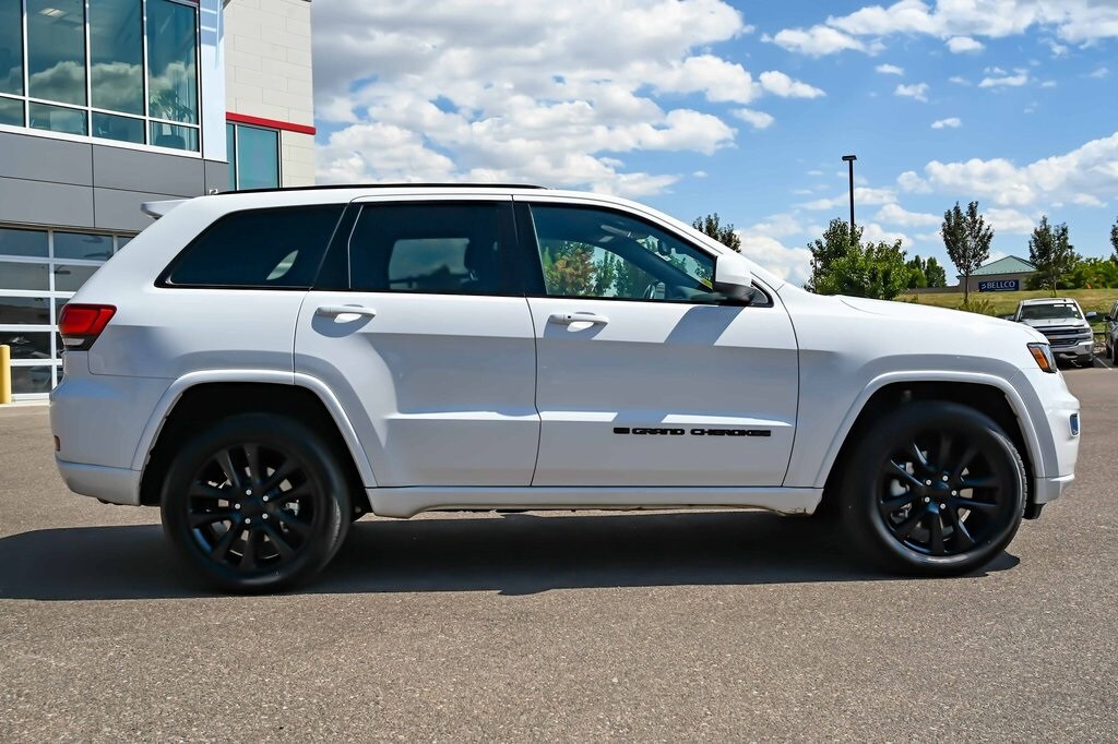 2022 Jeep Cherokee Laredo photo 2