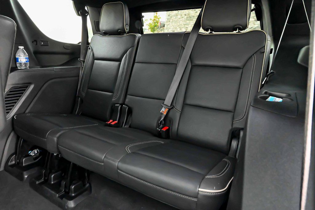 2023 GMC Yukon SLT - Photo 17