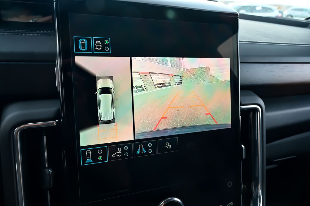 2025 GMC Yukon Denali - Photo 38