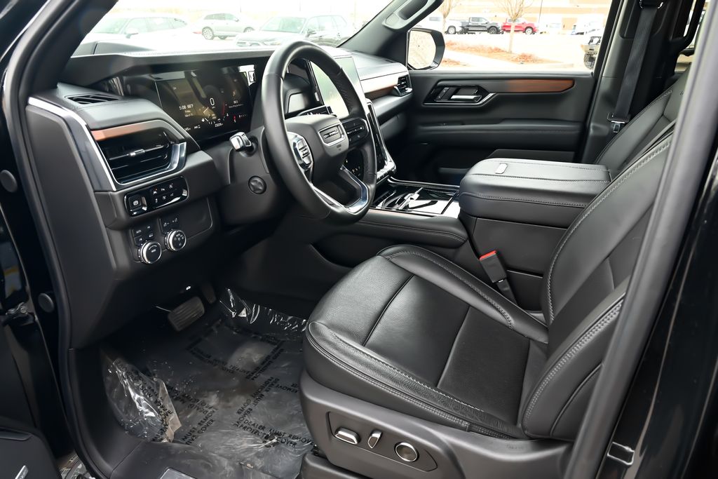 2025 GMC Yukon Denali - Photo 14
