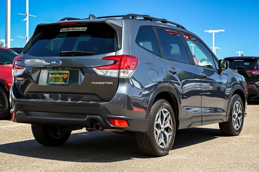 2022 Subaru Forester Premium photo 2