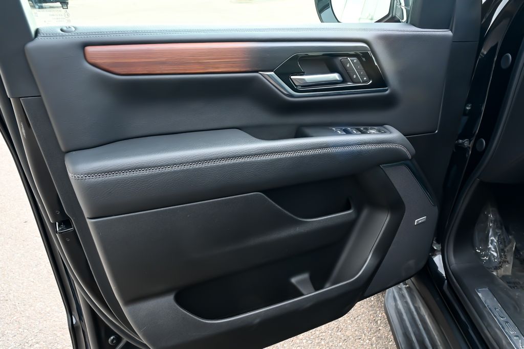2025 GMC Yukon Denali - Photo 10