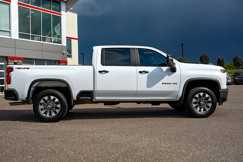 2022 Chevrolet Silverado 2500HD Custom photo 3