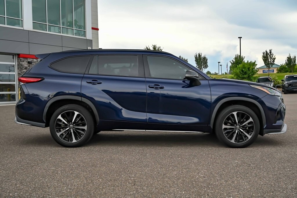 2021 Toyota Highlander XSE photo 3