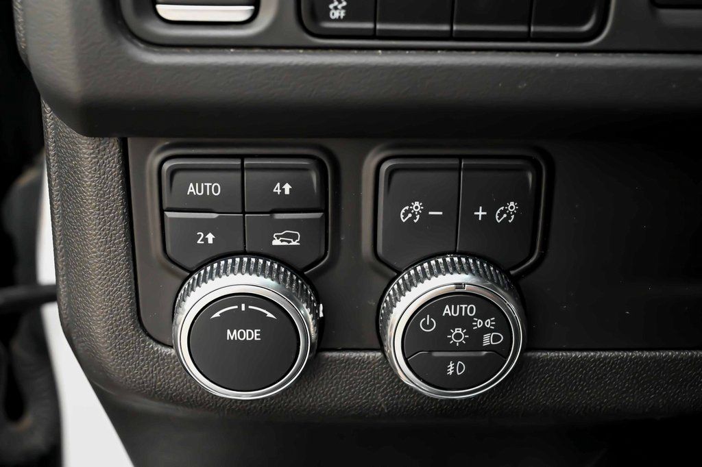 2023 GMC Yukon SLT - Photo 24