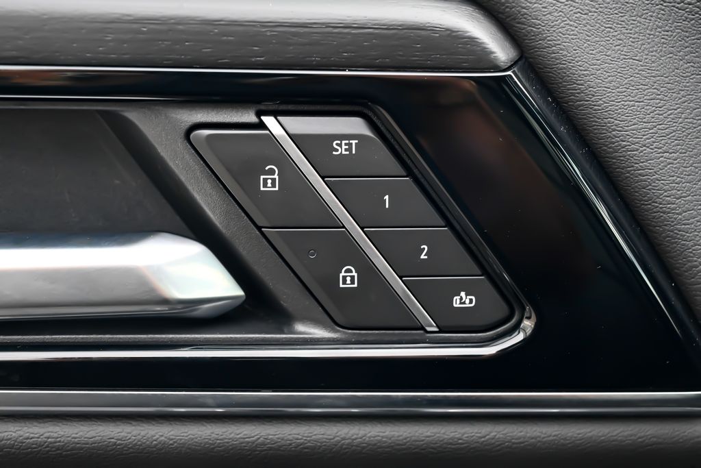 2025 GMC Yukon Denali - Photo 12
