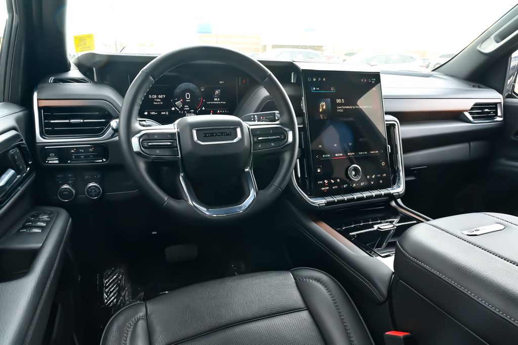 2025 GMC Yukon Denali - Photo 23