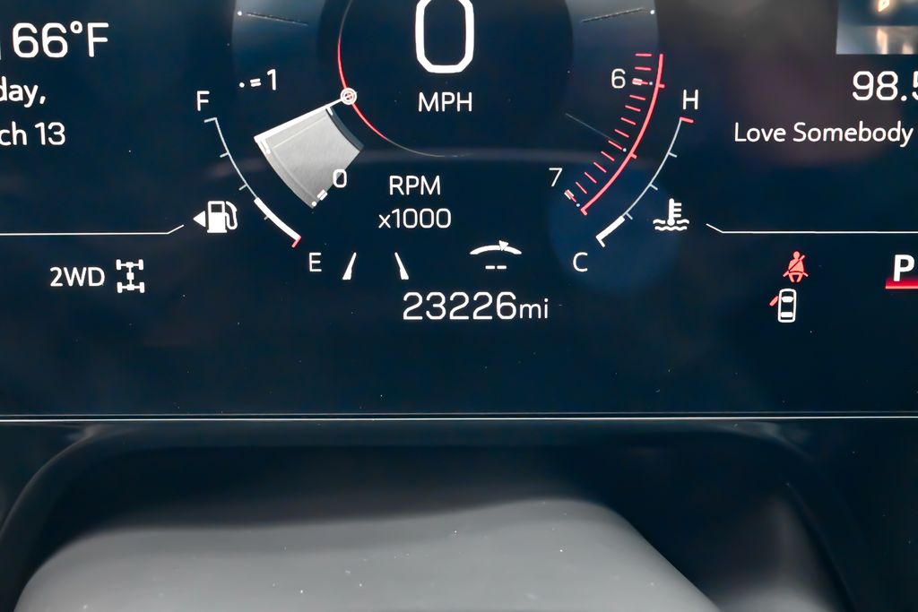2025 GMC Yukon Denali - Photo 32