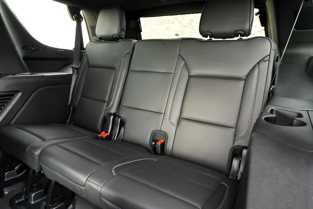 2025 GMC Yukon Denali - Photo 19