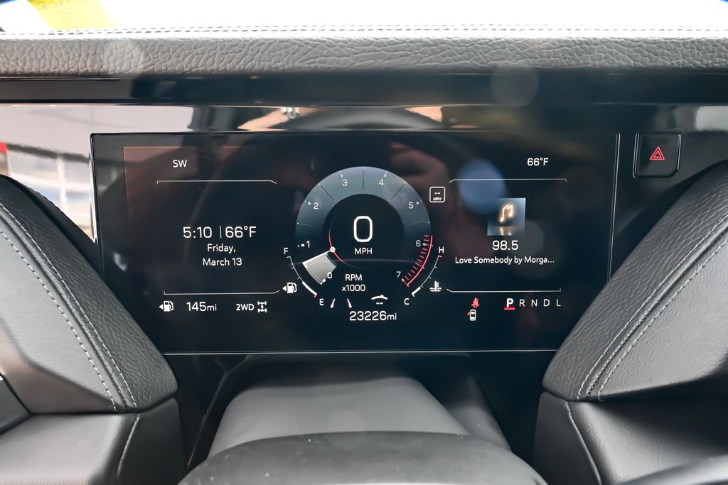 2025 GMC Yukon Denali - Photo 31