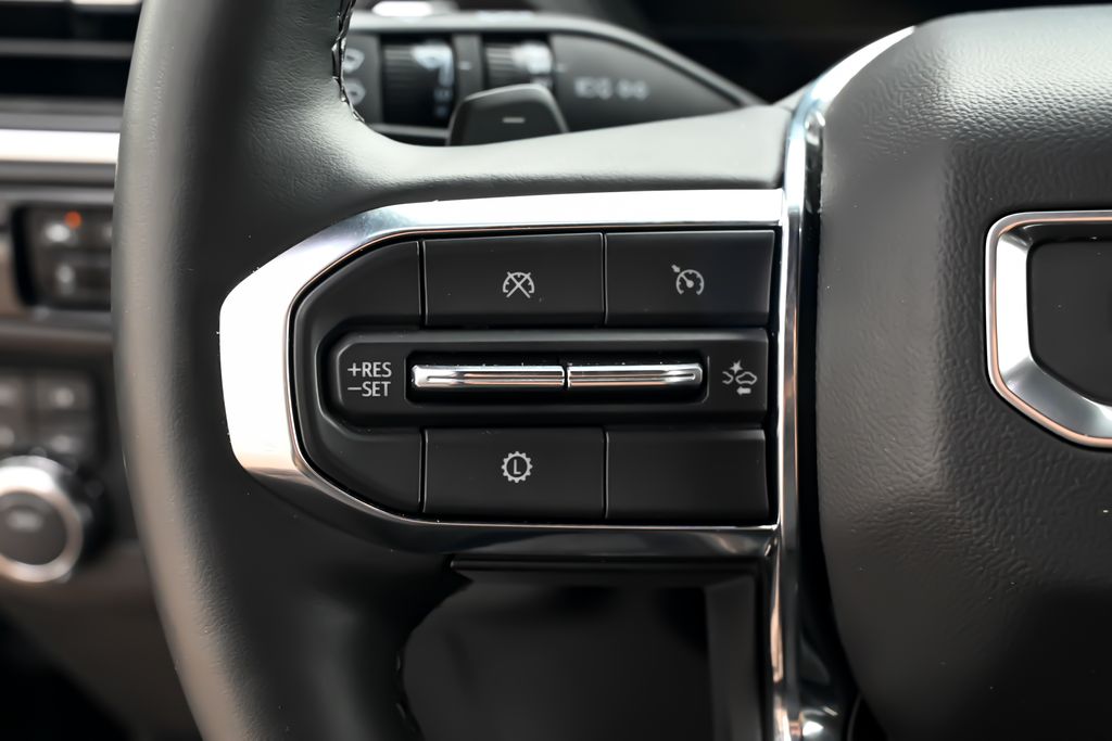 2025 GMC Yukon Denali - Photo 28