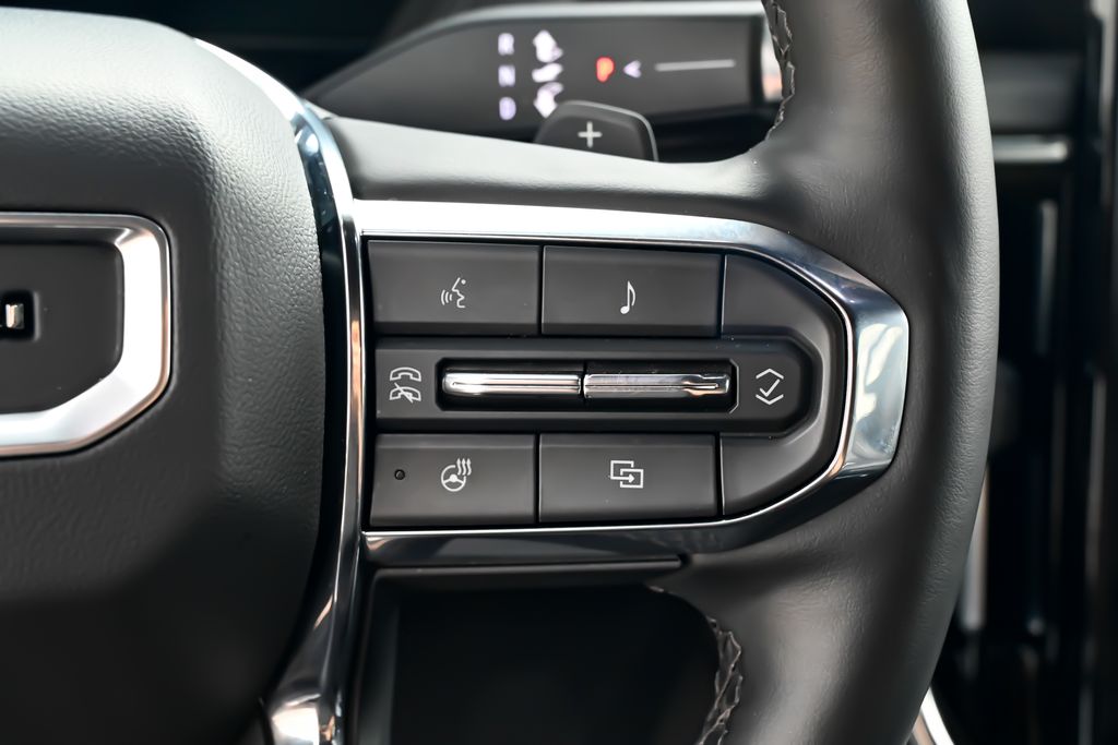 2025 GMC Yukon Denali - Photo 29