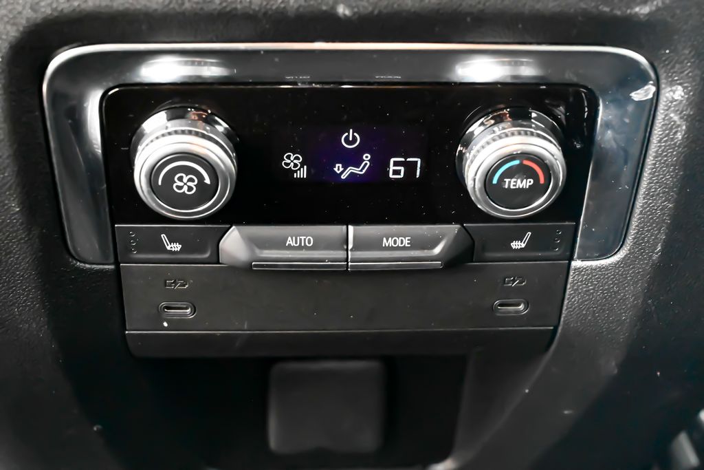 2025 GMC Yukon Denali - Photo 25