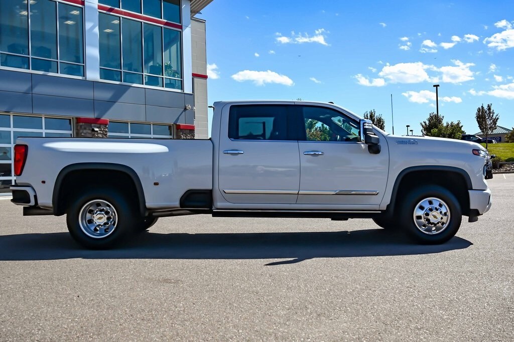 2024 Chevrolet Silverado 3500HD High Country photo 3