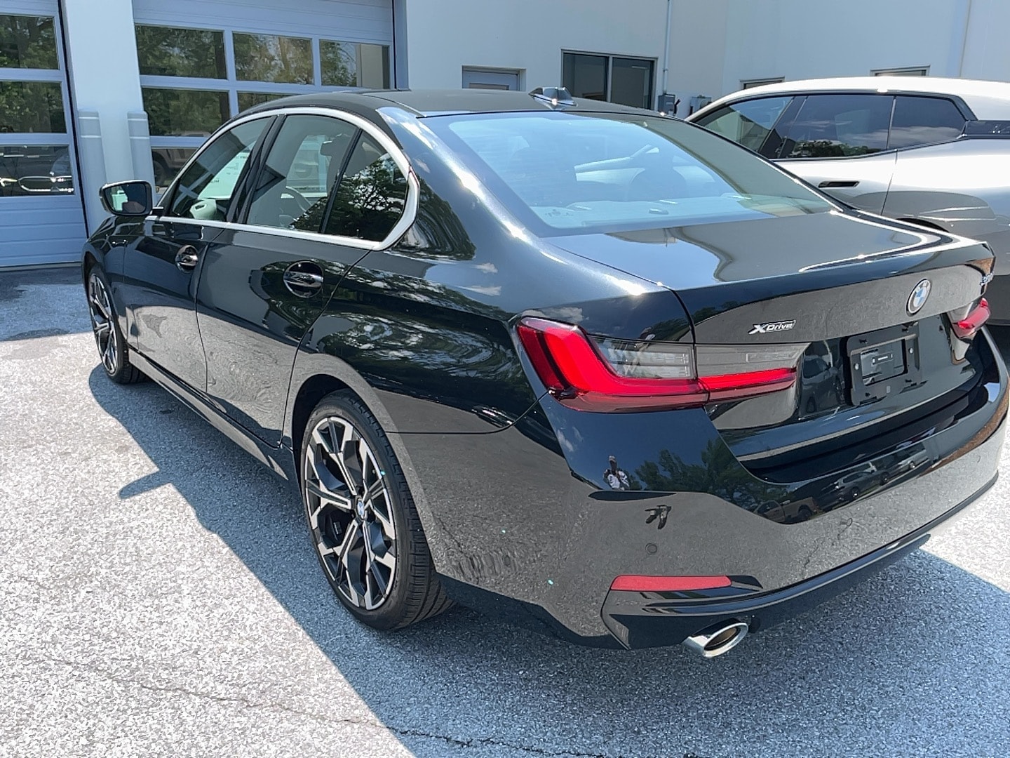 2025 BMW 3 Series 330i - Photo 8