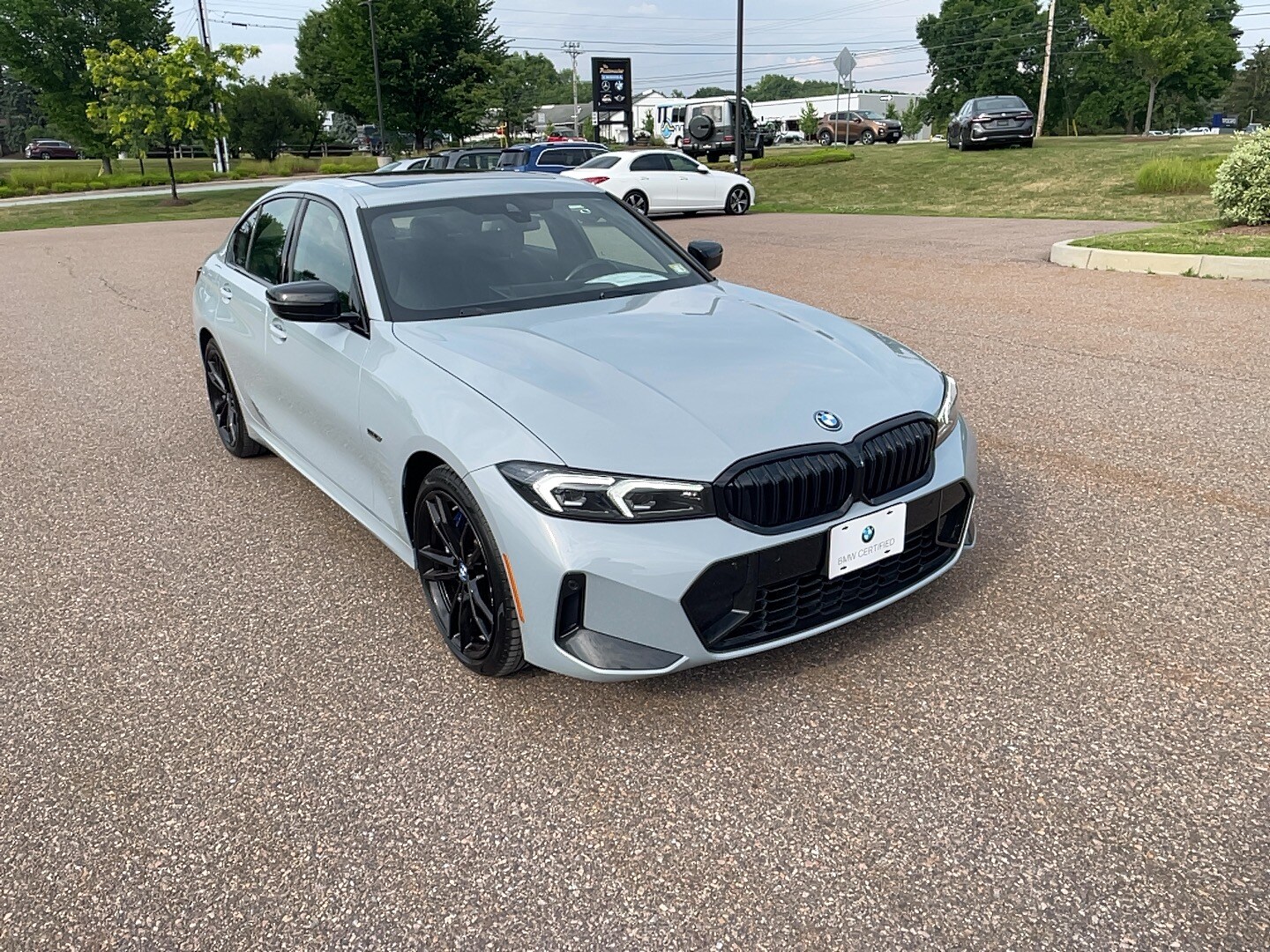 2023 Bmw 330e xDrive Sedan photo 3
