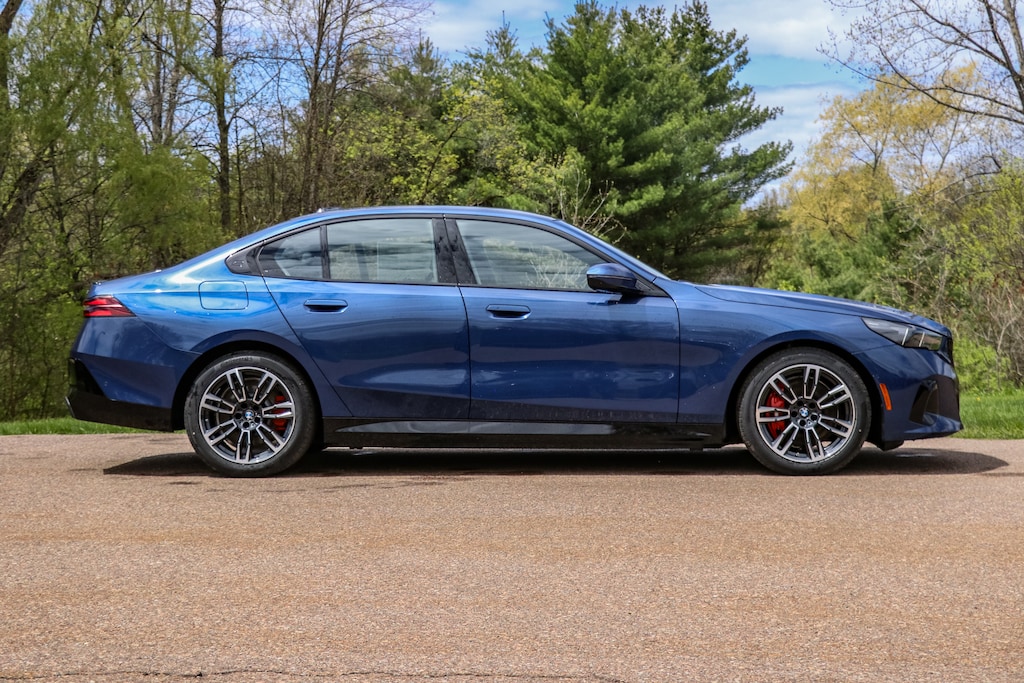 New 2026 BMW 550e xDrive Sedan