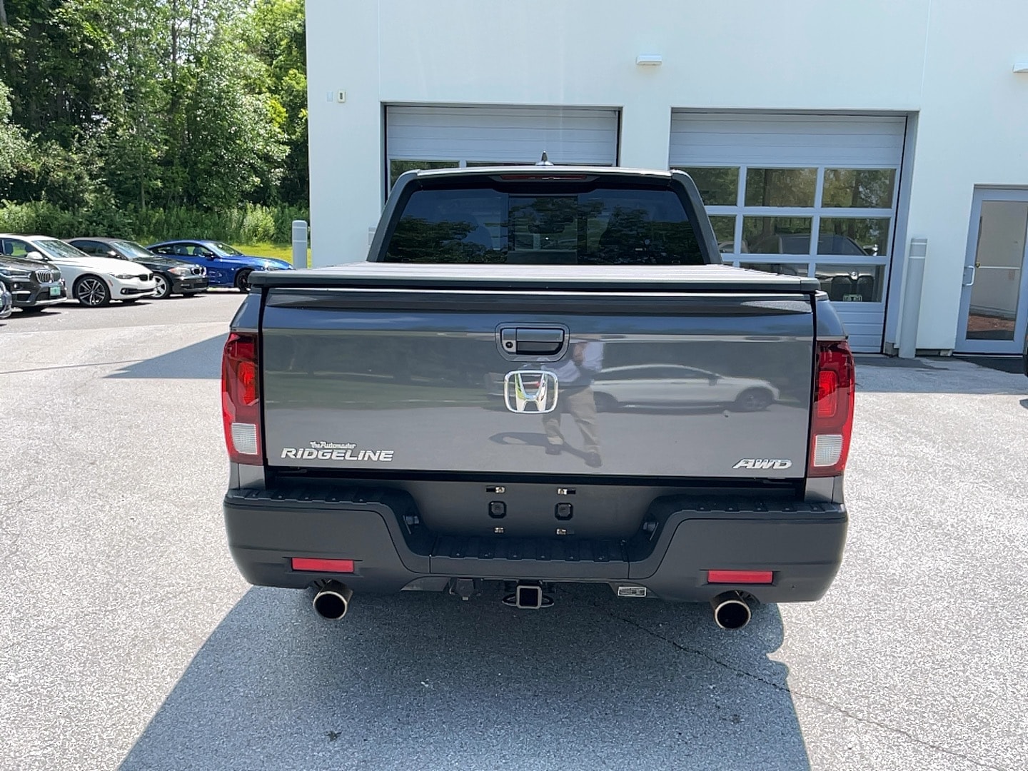 View vehicle photo 7