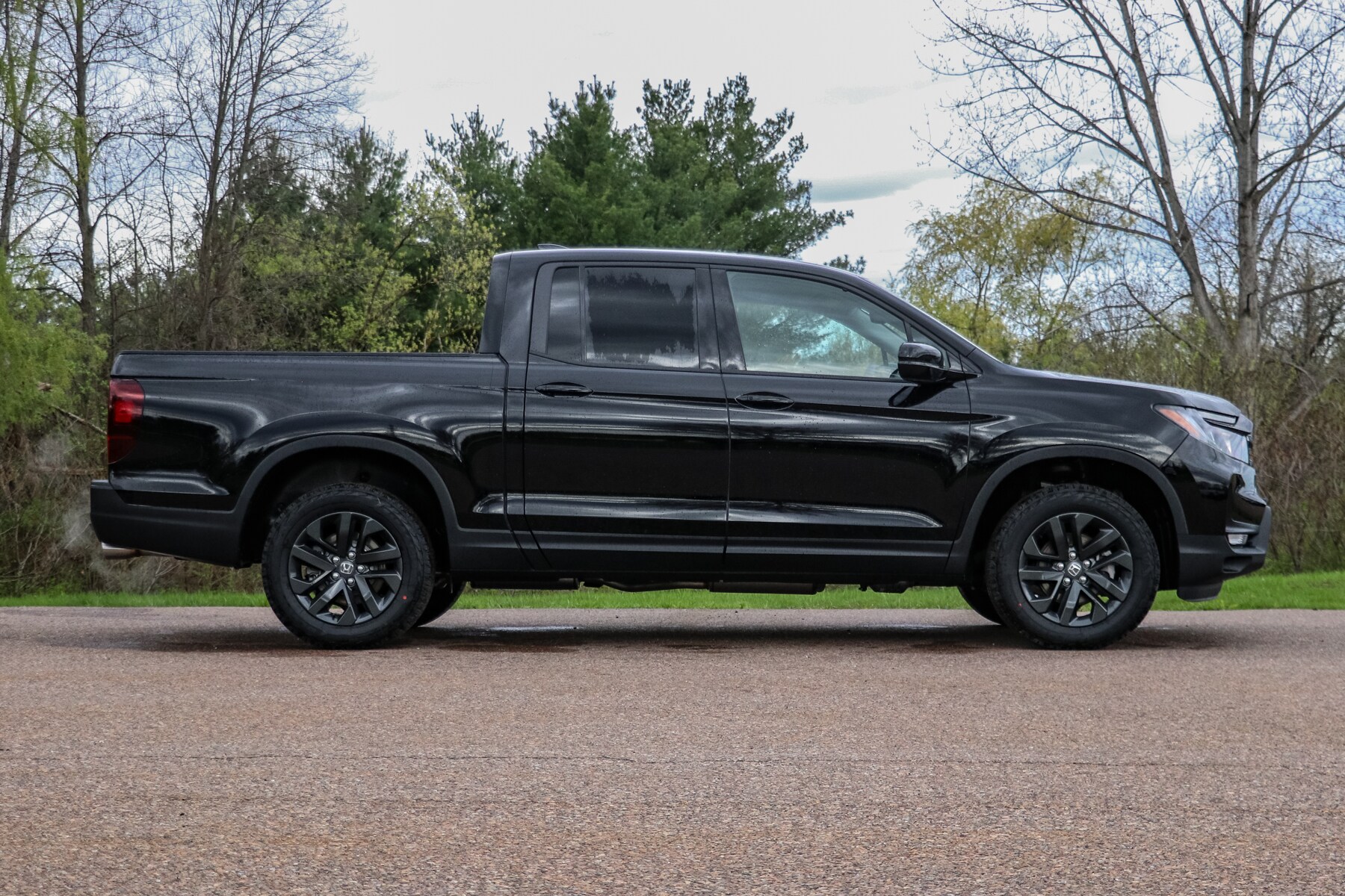 2025 Honda Ridgeline Sport photo 2