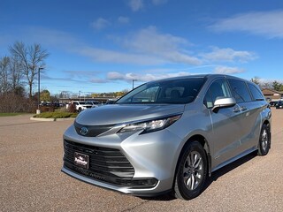 2021 Toyota Sienna LE 8 Passenger Van