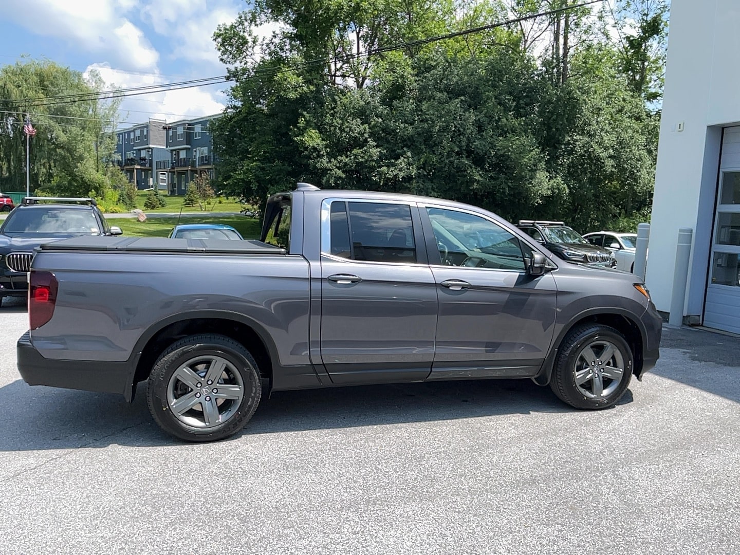 View vehicle photo 5