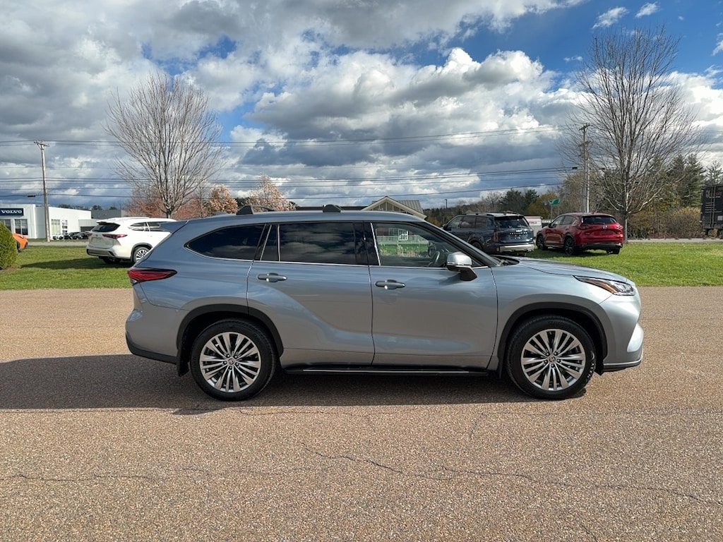 Used 2023 Toyota Highlander Platinum SUV