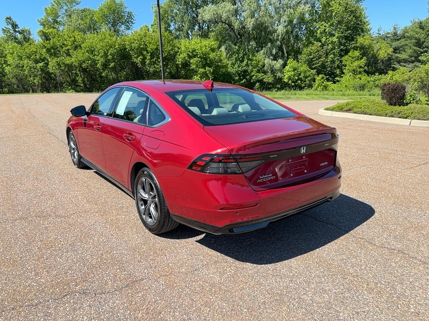 2024 Honda Accord Hybrid EX-L - Photo 7