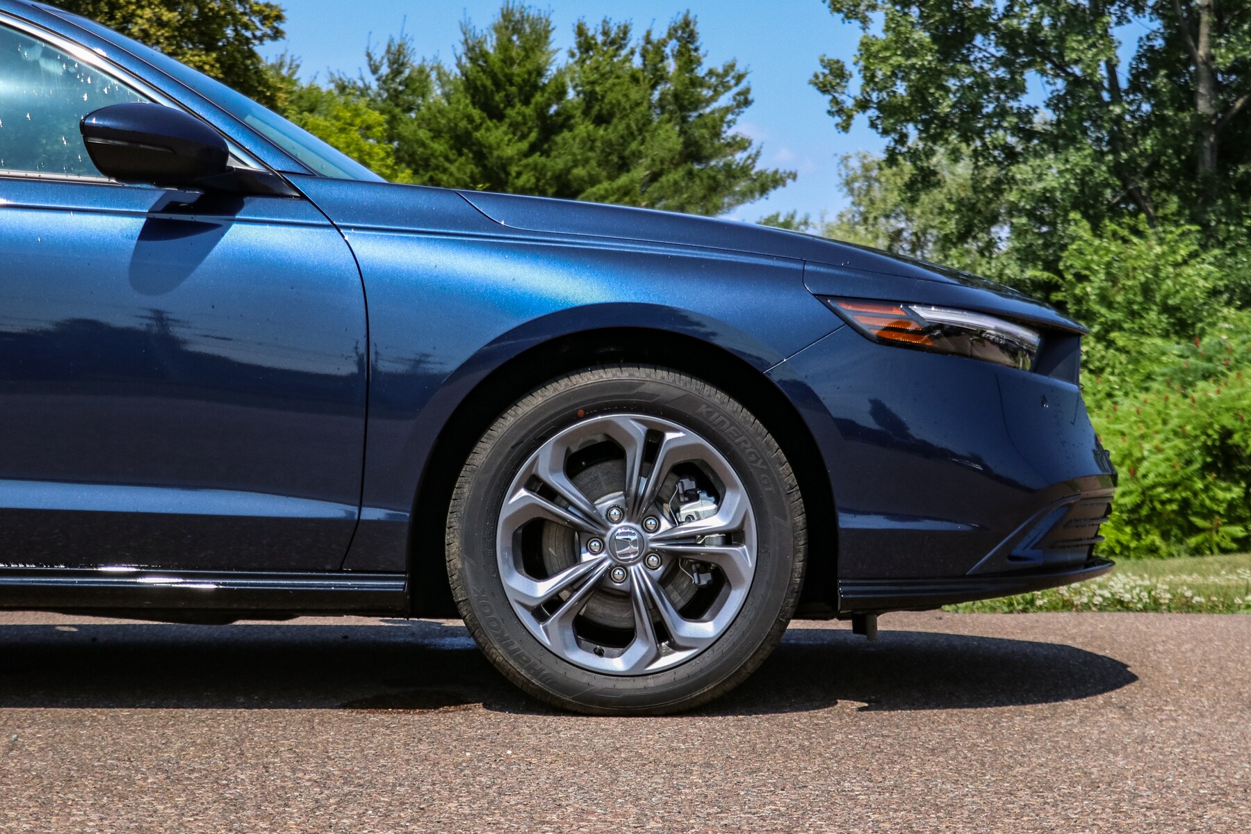 2025 Honda Accord Hybrid EX-L photo 2