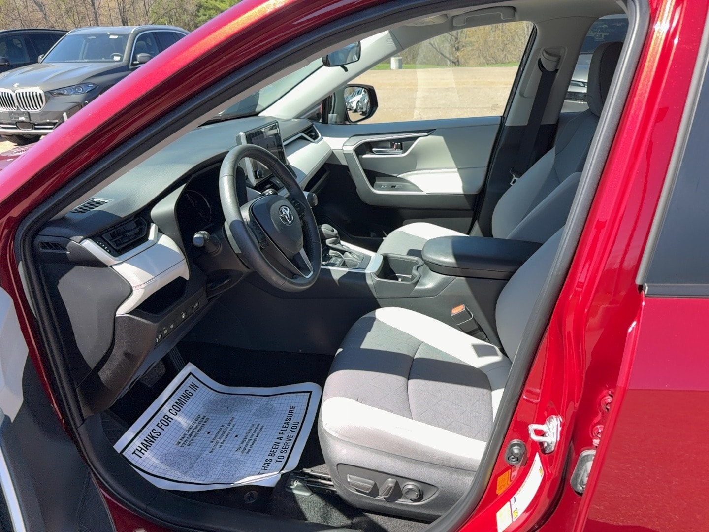 2023 Toyota RAV4 XLE - Photo 9