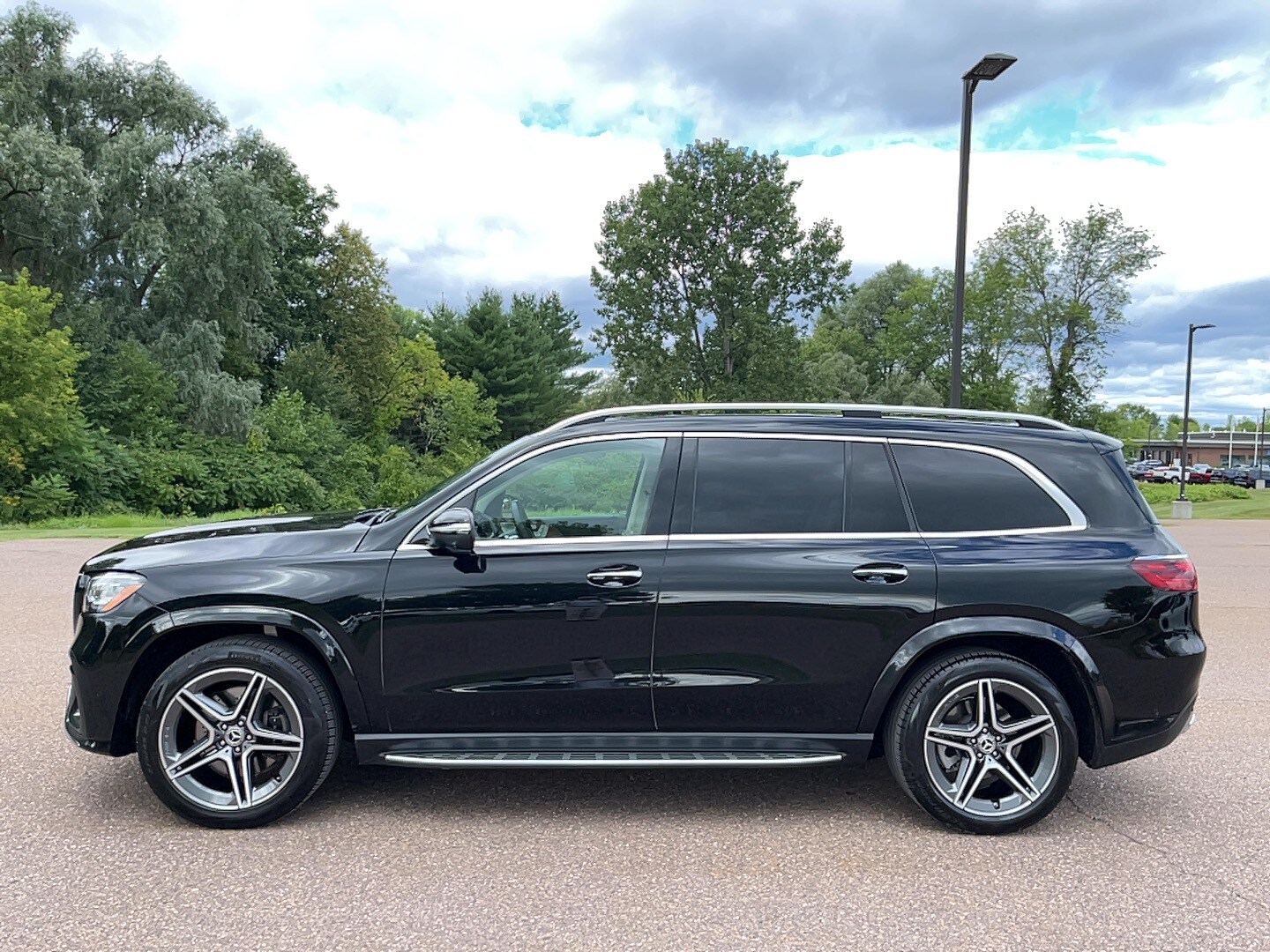 2024 Mercedes Benz GLS 450 4MATIC photo 2
