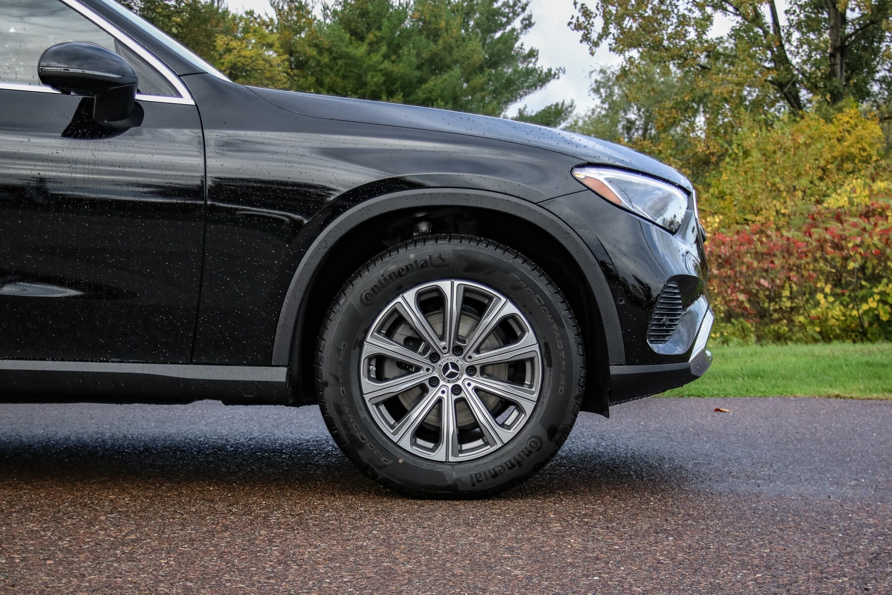 2026 Mercedes Benz GLC 300 4MATIC photo 3