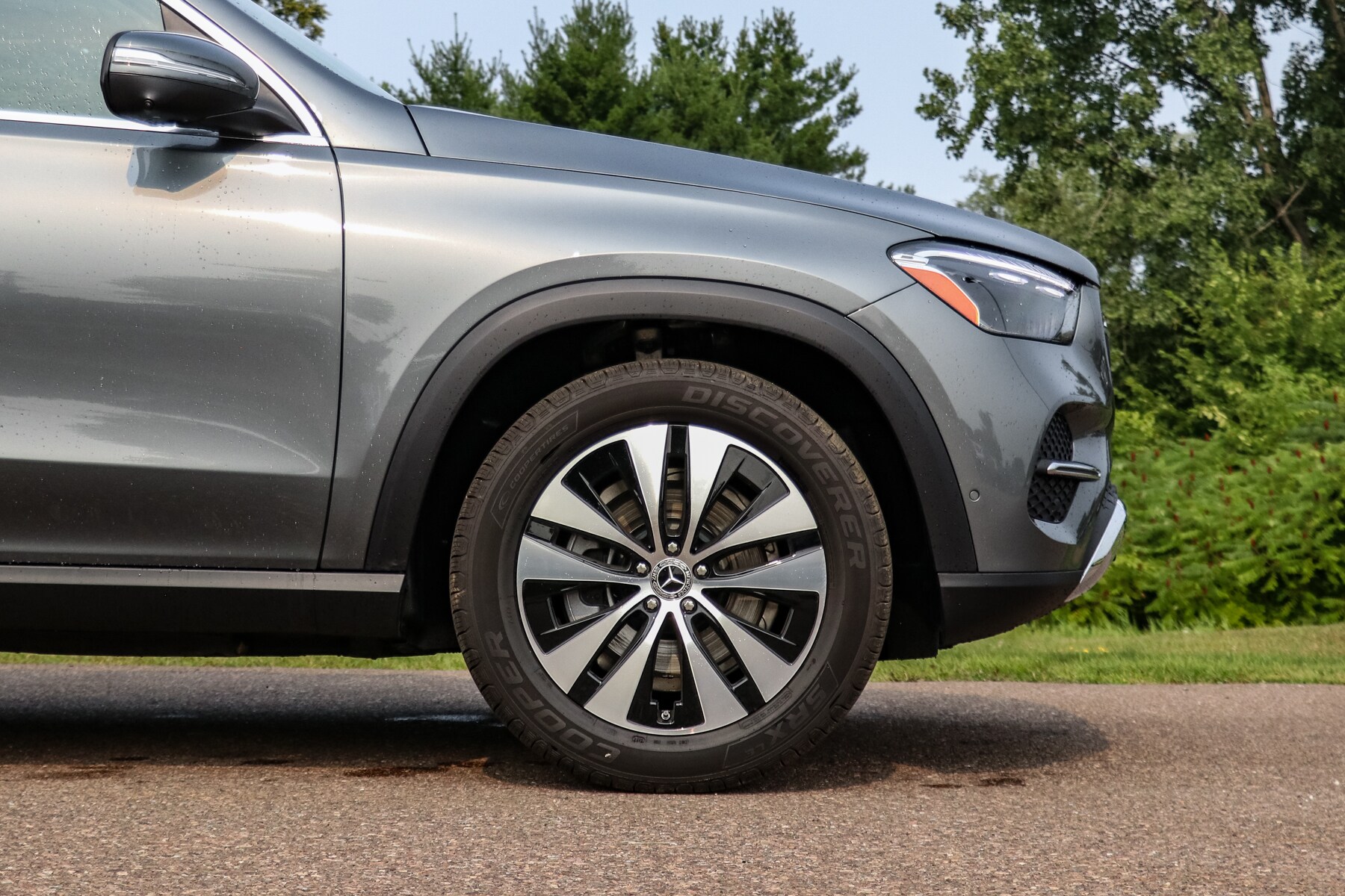 2025 Mercedes Benz GLE 350 4MATIC photo 2