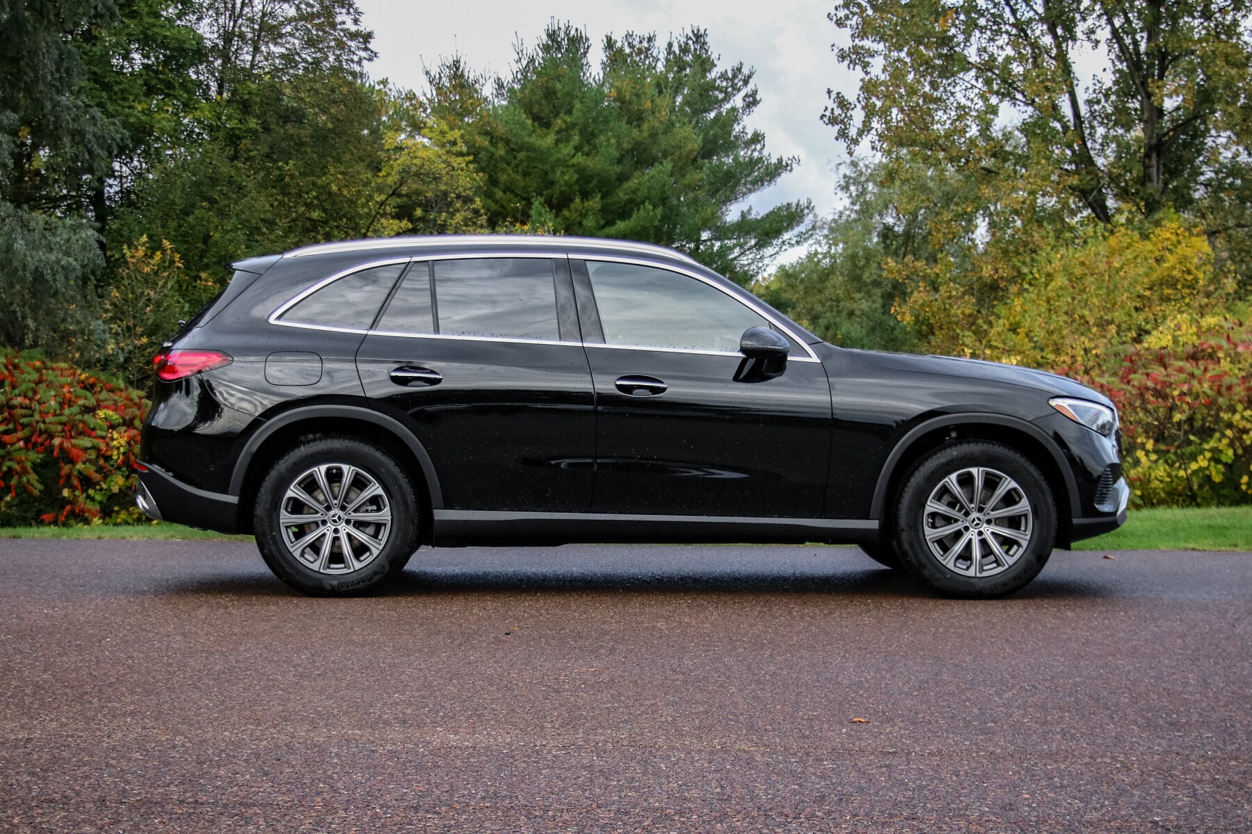 2026 Mercedes Benz GLC 300 4MATIC photo 2