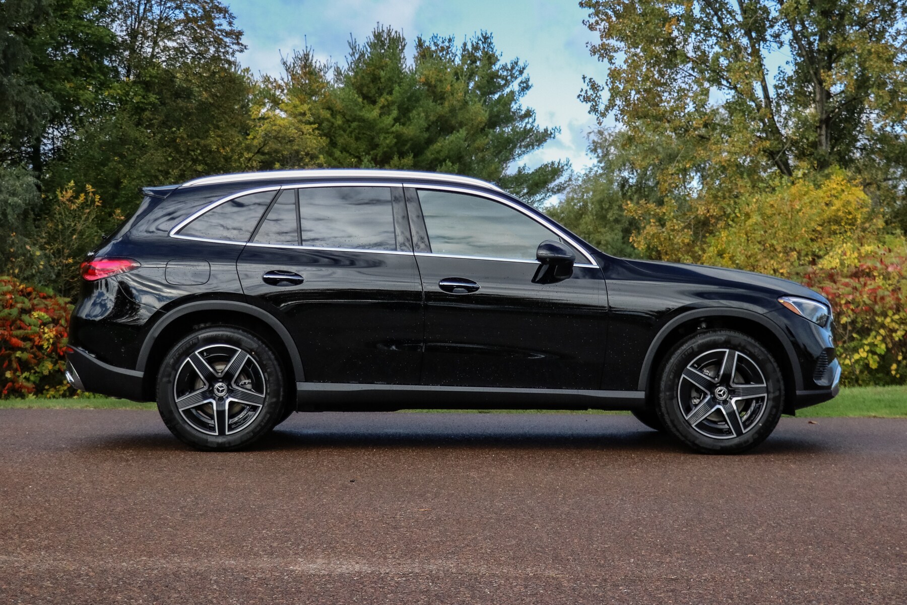 2026 Mercedes Benz GLC 300 4MATIC photo 3