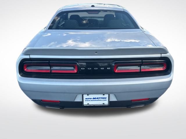 2021 Dodge Challenger SXT photo 4
