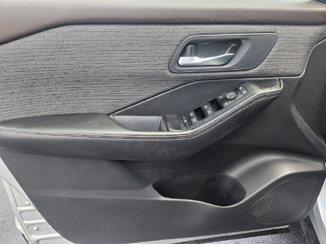 2023 Nissan Rogue SV - Photo 16