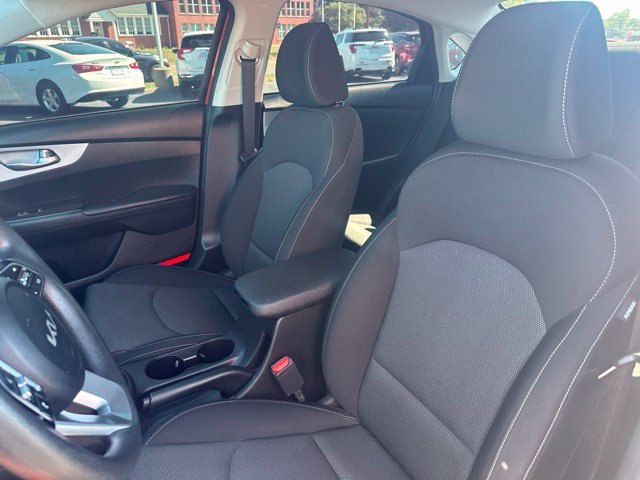 2023 Kia Forte LXS - Photo 11
