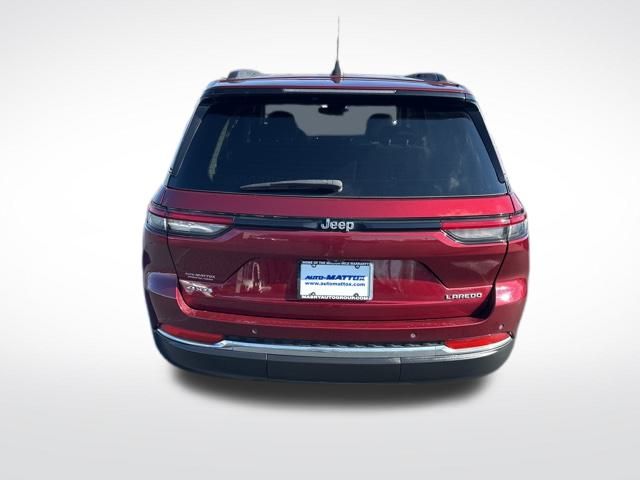 2023 Jeep Grand Cherokee Laredo photo 3
