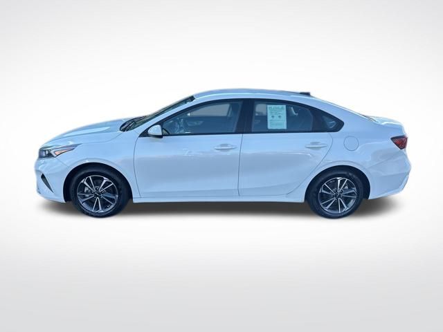 2024 Kia Forte LXS photo 2