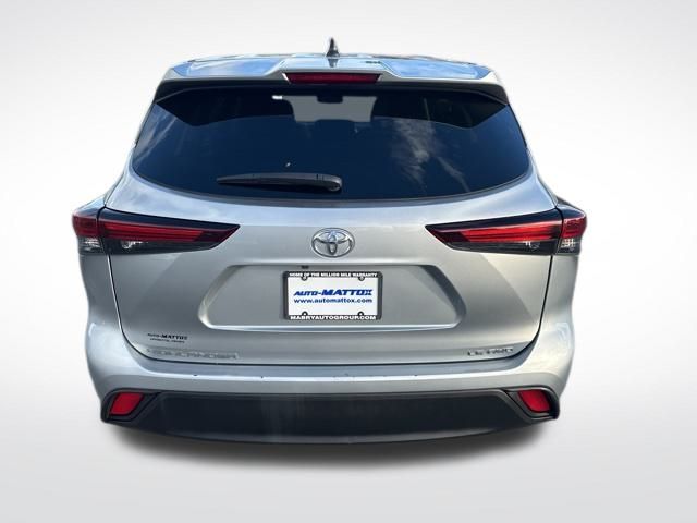 2024 Toyota Highlander LE photo 3