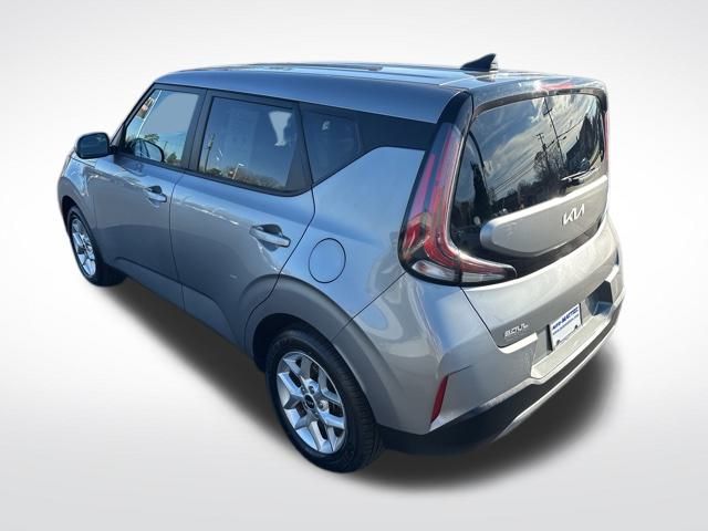 2024 Kia Soul LX photo 2