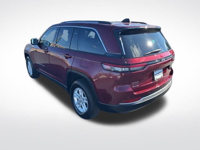 2023 Jeep Grand Cherokee Laredo photo 2