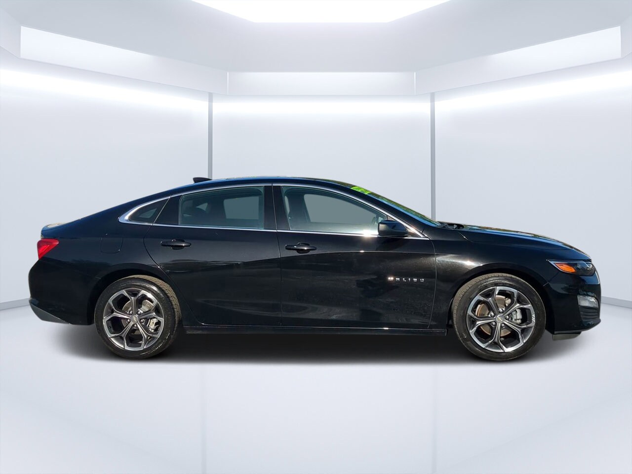 2024 Chevrolet Malibu 1LT photo 2