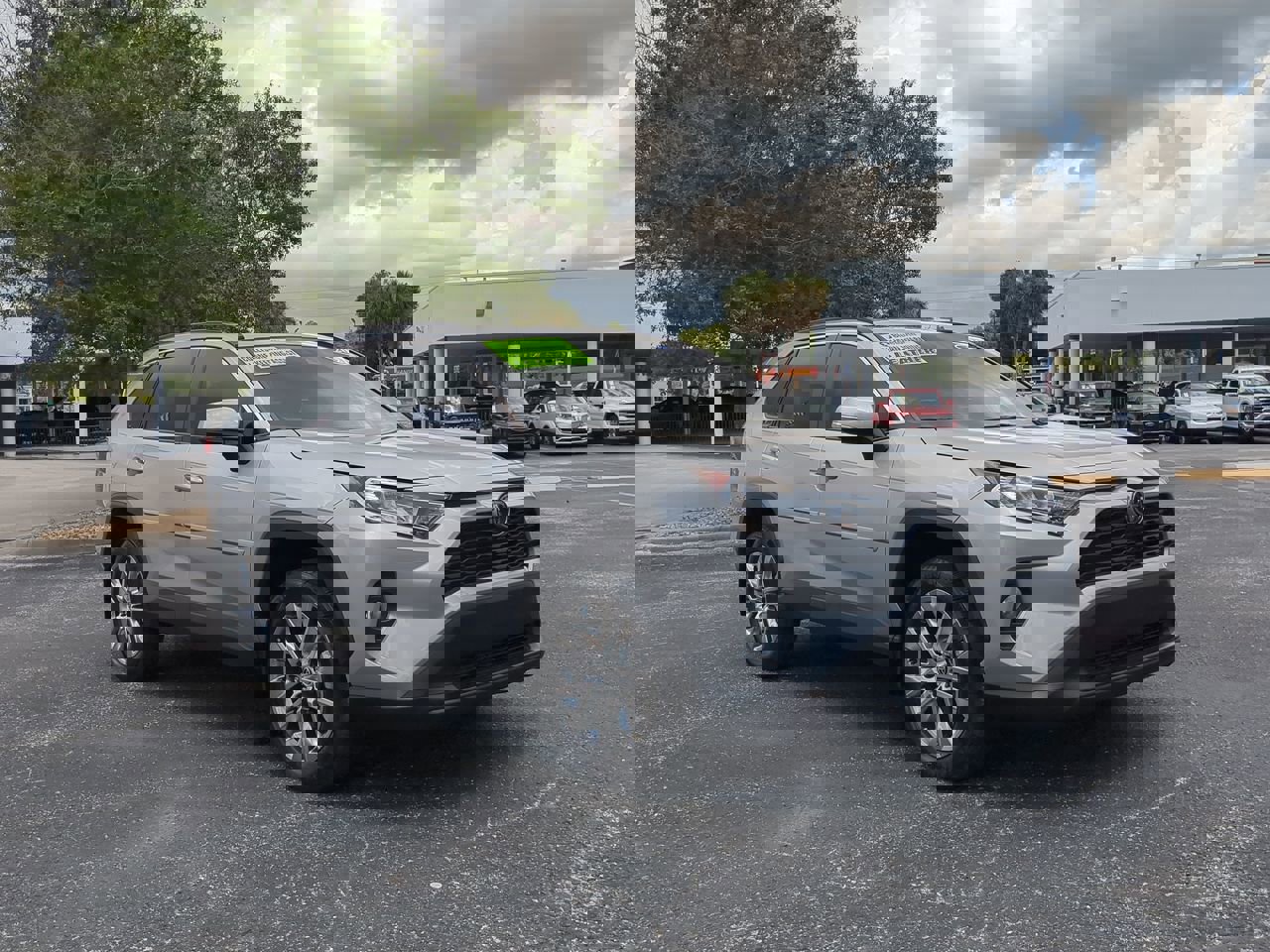 2021 Toyota RAV4 XLE Premium photo 2
