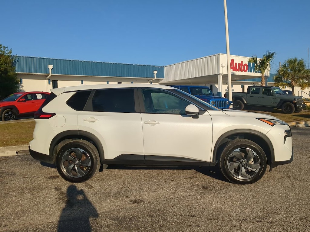 Used 2024 Nissan Rogue SV SUV
